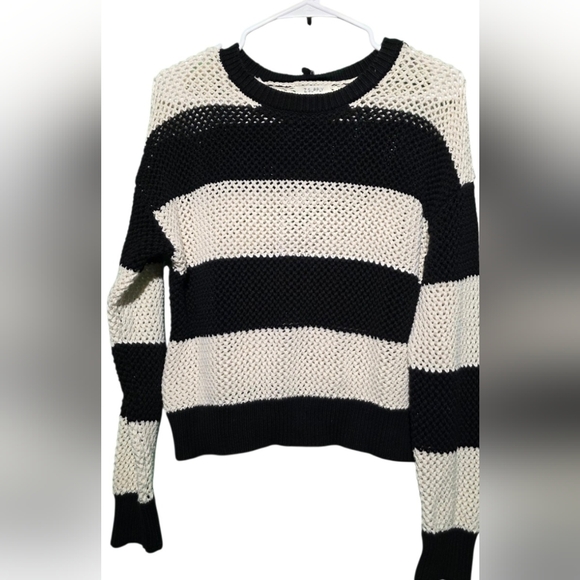 Z Supply EUC Black and White Striped Sweater Size Medium PTP 23 - Picture 2 of 4